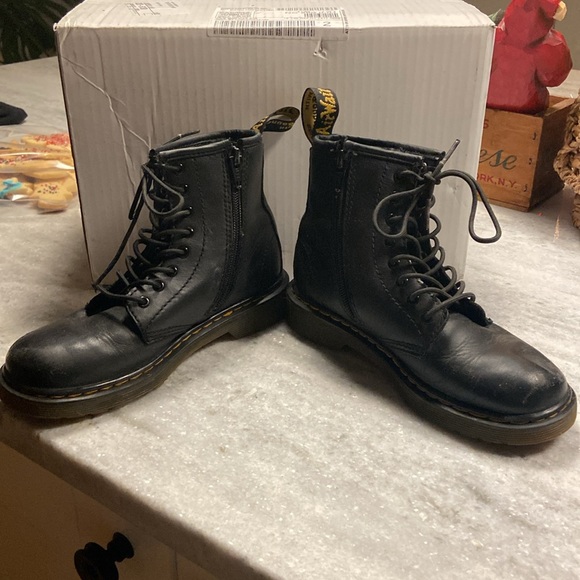 Children’s Dr.Martens UK size 1 US size 2 EU size 33 - Picture 4 of 7
